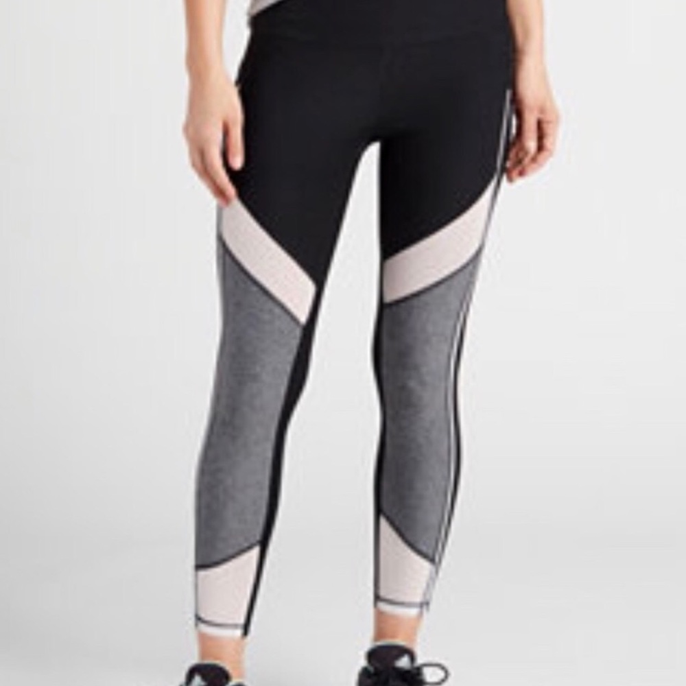 Black and grey gym leggings
